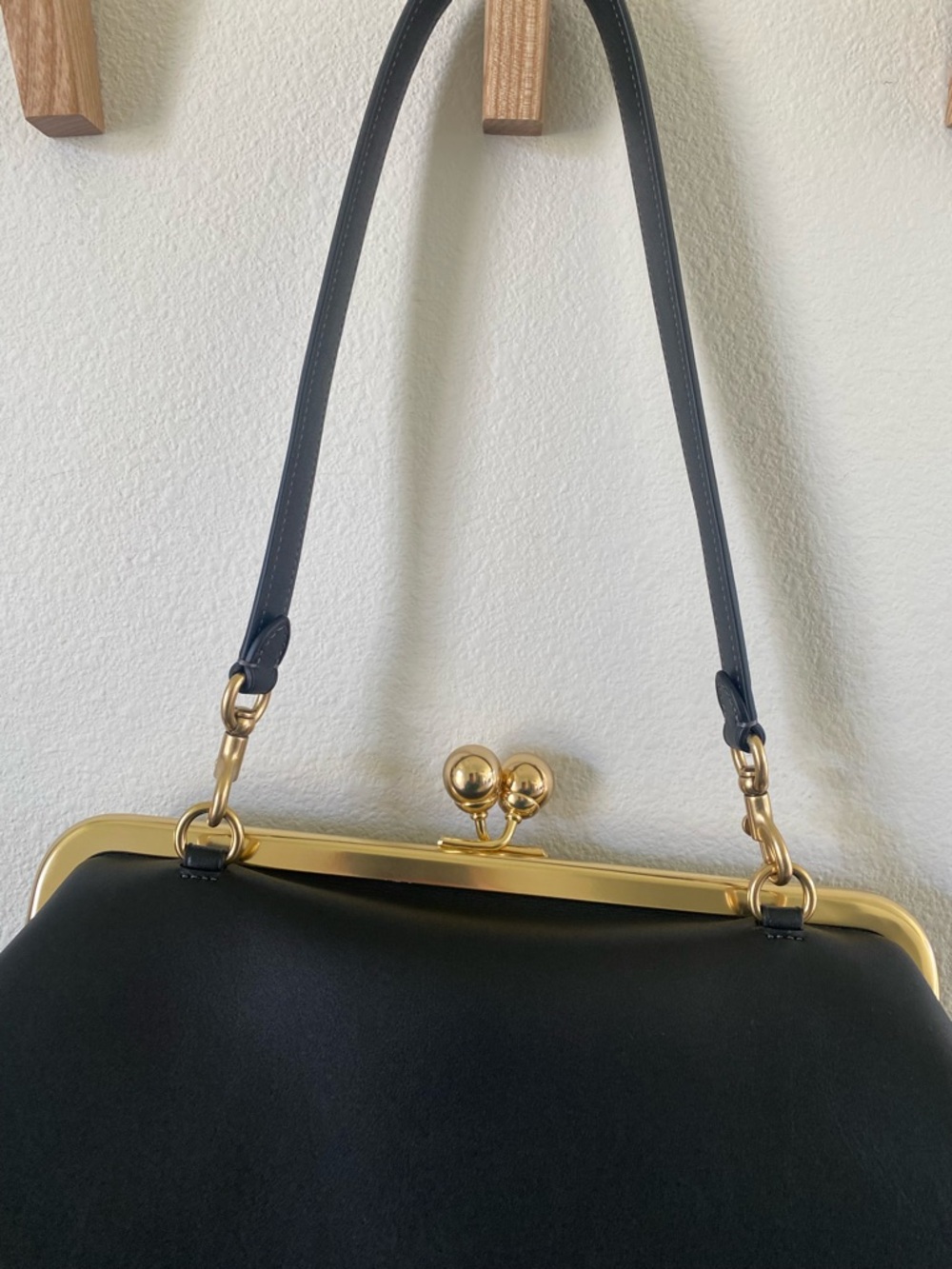 Coach The Kisslock Frame Bag Limited Re-Edition 1969 Large Black Brass - Picture 9 of 15